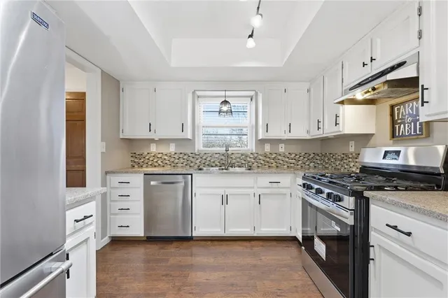 $329,900 | 410 Northeast Corsicana Street, Lee's Summit, MO 64086