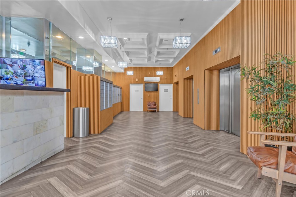 312 West 5th Street, Unit 1109 Los Angeles, CA 90013 - Photo 14 of 47 a view of hallway with a large window