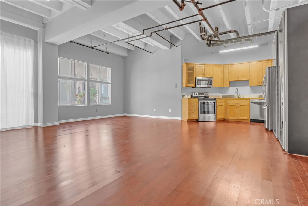 312 West 5th Street, Unit 1109 Los Angeles, CA 90013 - Photo 19 of 47 an empty room with wooden floor and windows