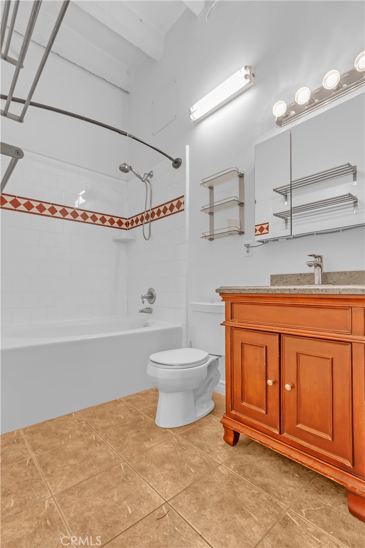312 West 5th Street, Unit 1109 Los Angeles, CA 90013 - Photo 21 of 47 a bathroom with a toilet sink a mirror and bathtub