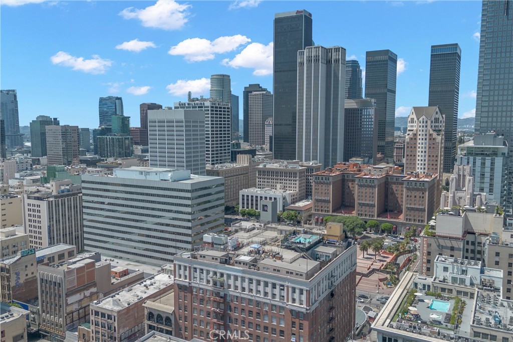 312 West 5th Street, Unit 1109 Los Angeles, CA 90013 - Photo 26 of 47 a view of a city with tall buildings