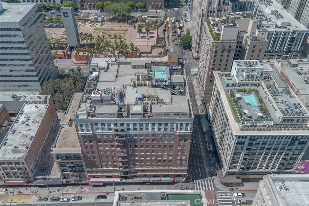 312 West 5th Street, Unit 1109 Los Angeles, CA 90013 - Photo 28 of 47 a city view with tall buildings