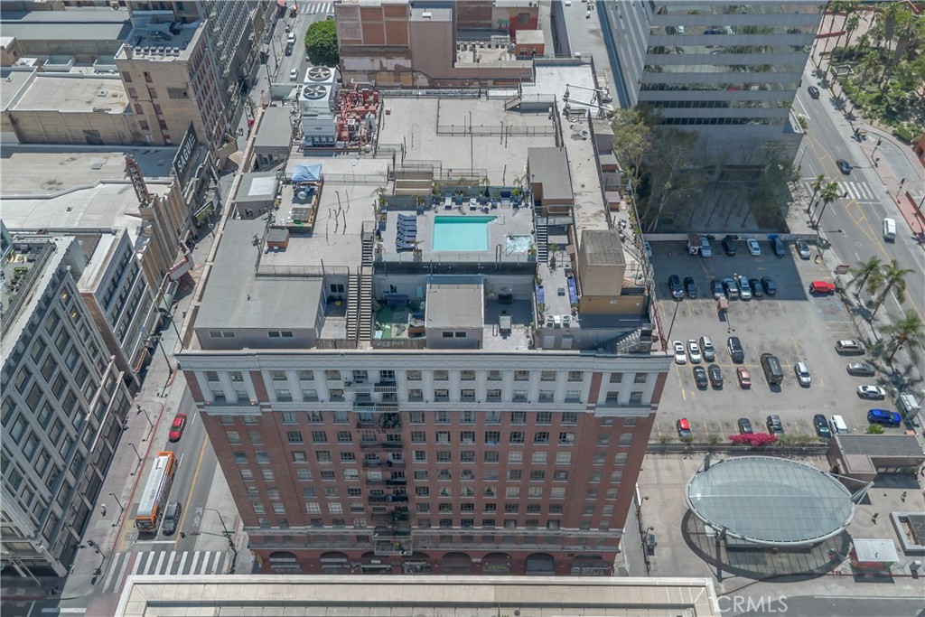 312 West 5th Street, Unit 1109 Los Angeles, CA 90013 - Photo 36 of 47 a view of building with seating space