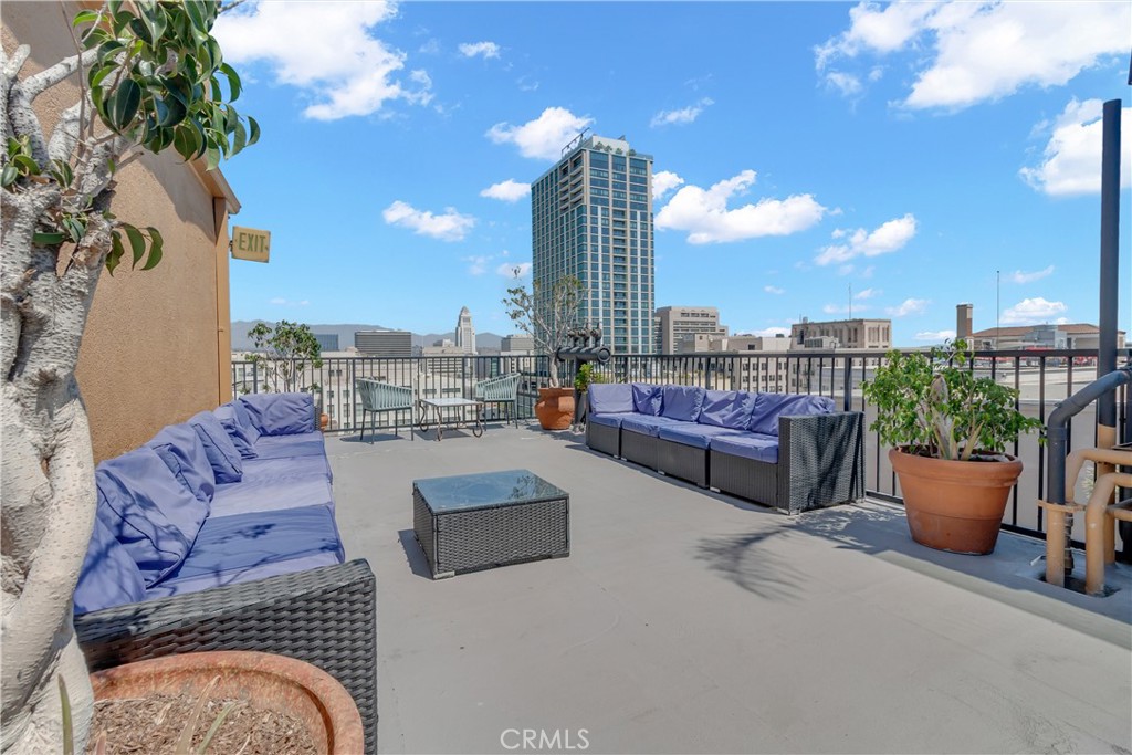 312 West 5th Street, Unit 1109 Los Angeles, CA 90013 - Photo 41 of 47 a view of roof deck with couches and potted plants