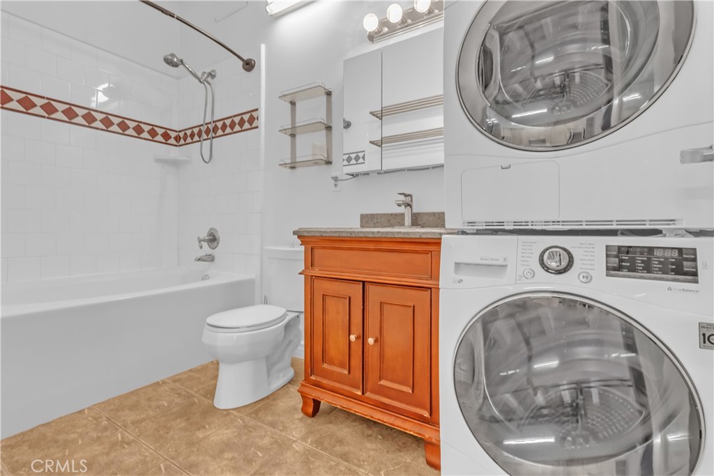 312 West 5th Street, Unit 1109 Los Angeles, CA 90013 - Photo 6 of 47 a bathroom with a sink a toilet and a mirror