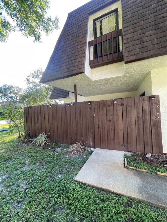 7823 Tam Oshanter Boulevard, Unit 7823 Pompano Beach, FL 33068 - Photo 5 of 6 a backyard of a house