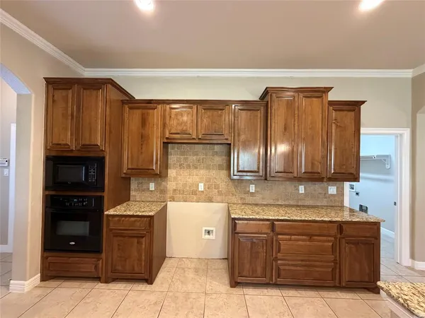 $2,900 | 414 Grey Wolf Trail, Weatherford, TX 76087