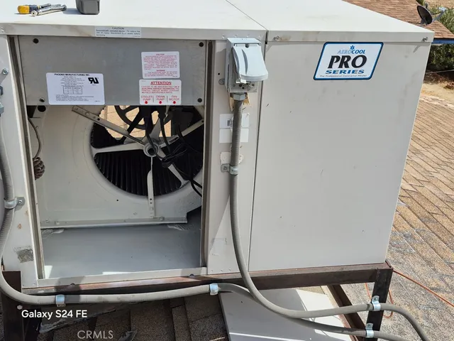 a view of utility room