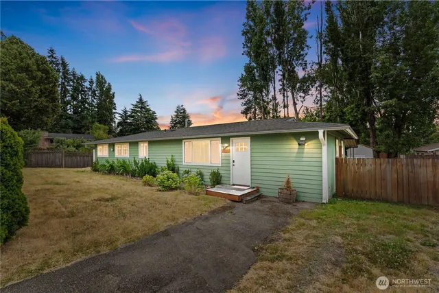 a view of a backyard of the house