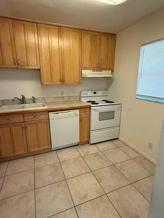 $1,425 | 5515 North Lakewood Circle, Unit 112, Margate, FL 33063