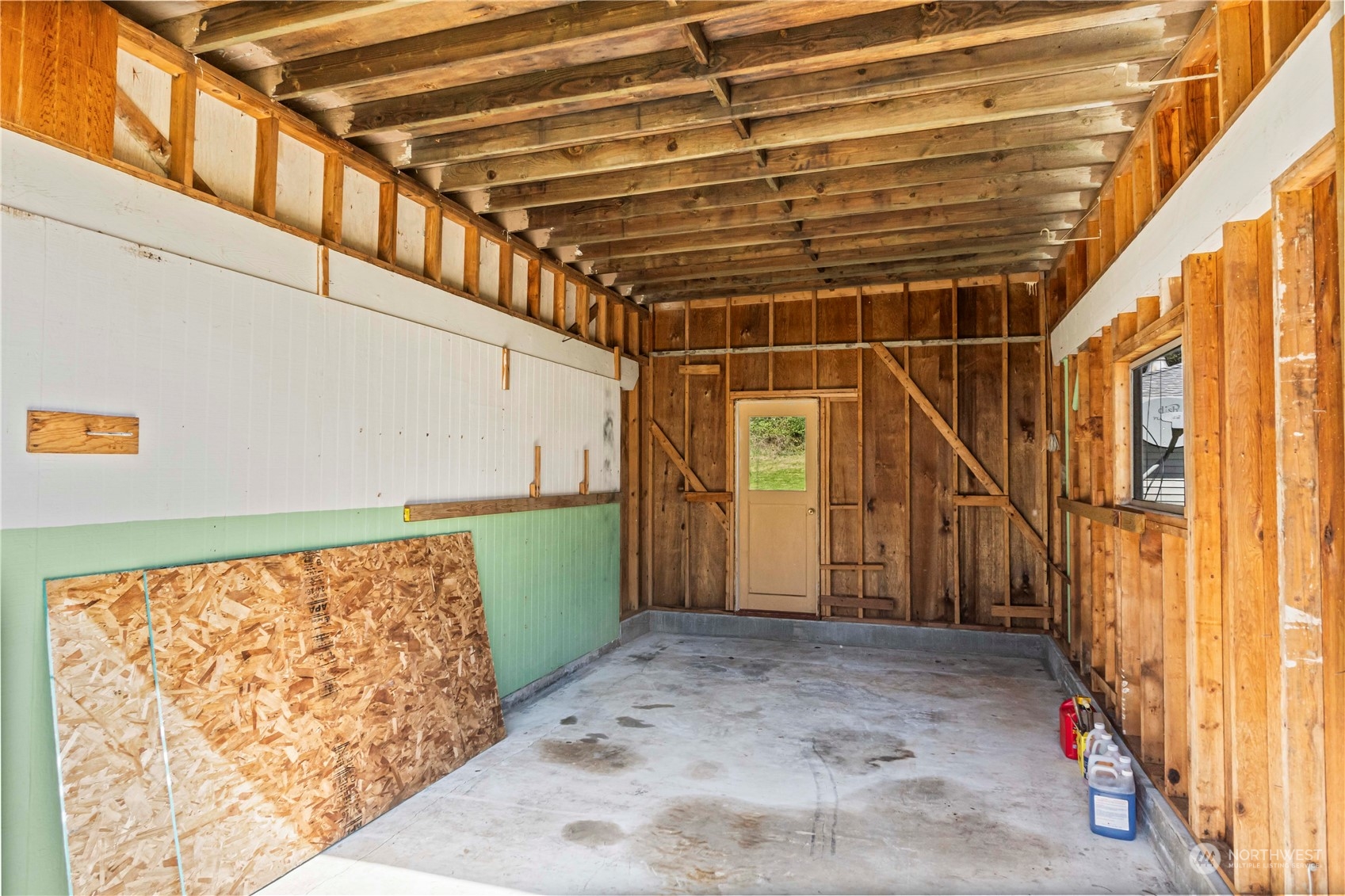 16238 Southeast 144th Street Renton, WA 98059 - Photo 30 of 32 a view of a garage