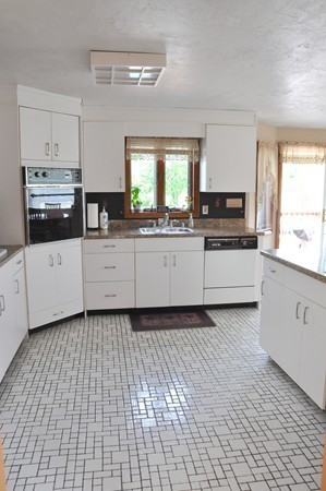 22 Howland Road Berkley, MA 02779 - Photo 3 of 30 Gallery Image 3