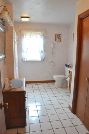 22 Howland Road Berkley, MA 02779 - Photo 9 of 30 Gallery Image 9