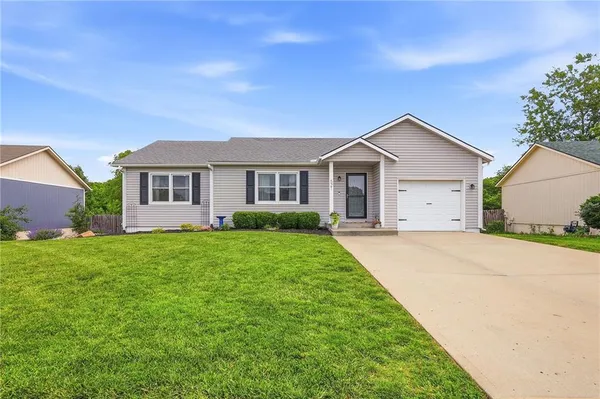 $325,000 | 521 North Mulberry Street, Gardner, KS 66030