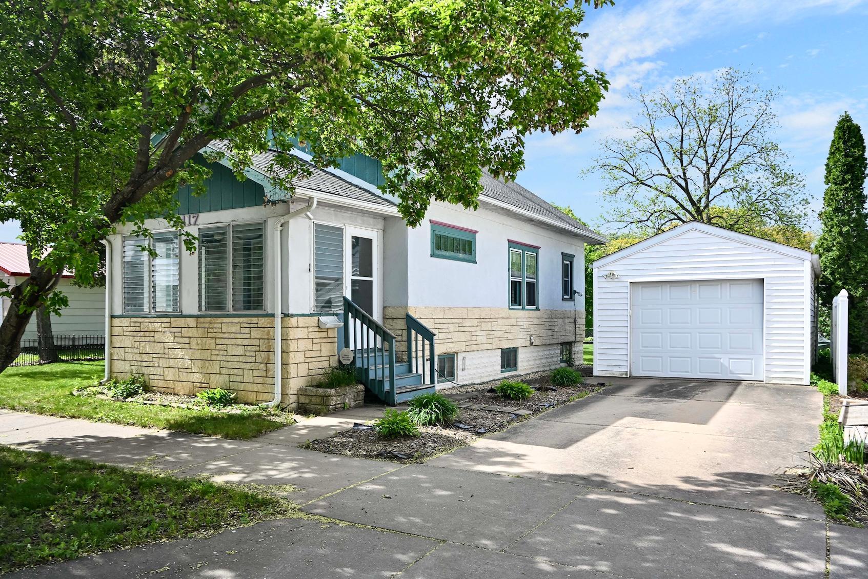 417 14th Street Winona, MN 55987 - Photo 2 of 22