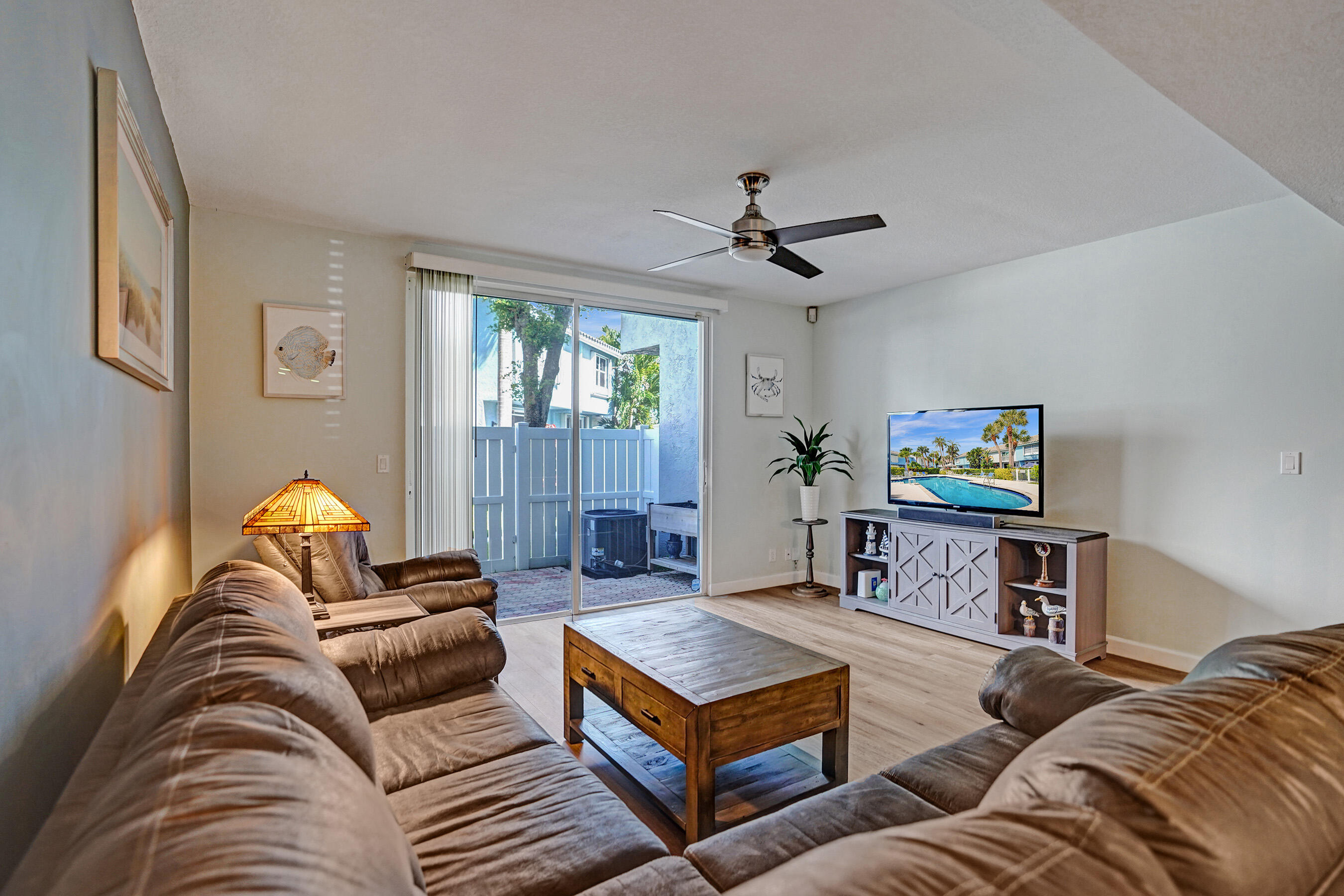 1028 Jeffery Street Boca Raton, FL 33487 - Photo 24 of 85 DSC08038