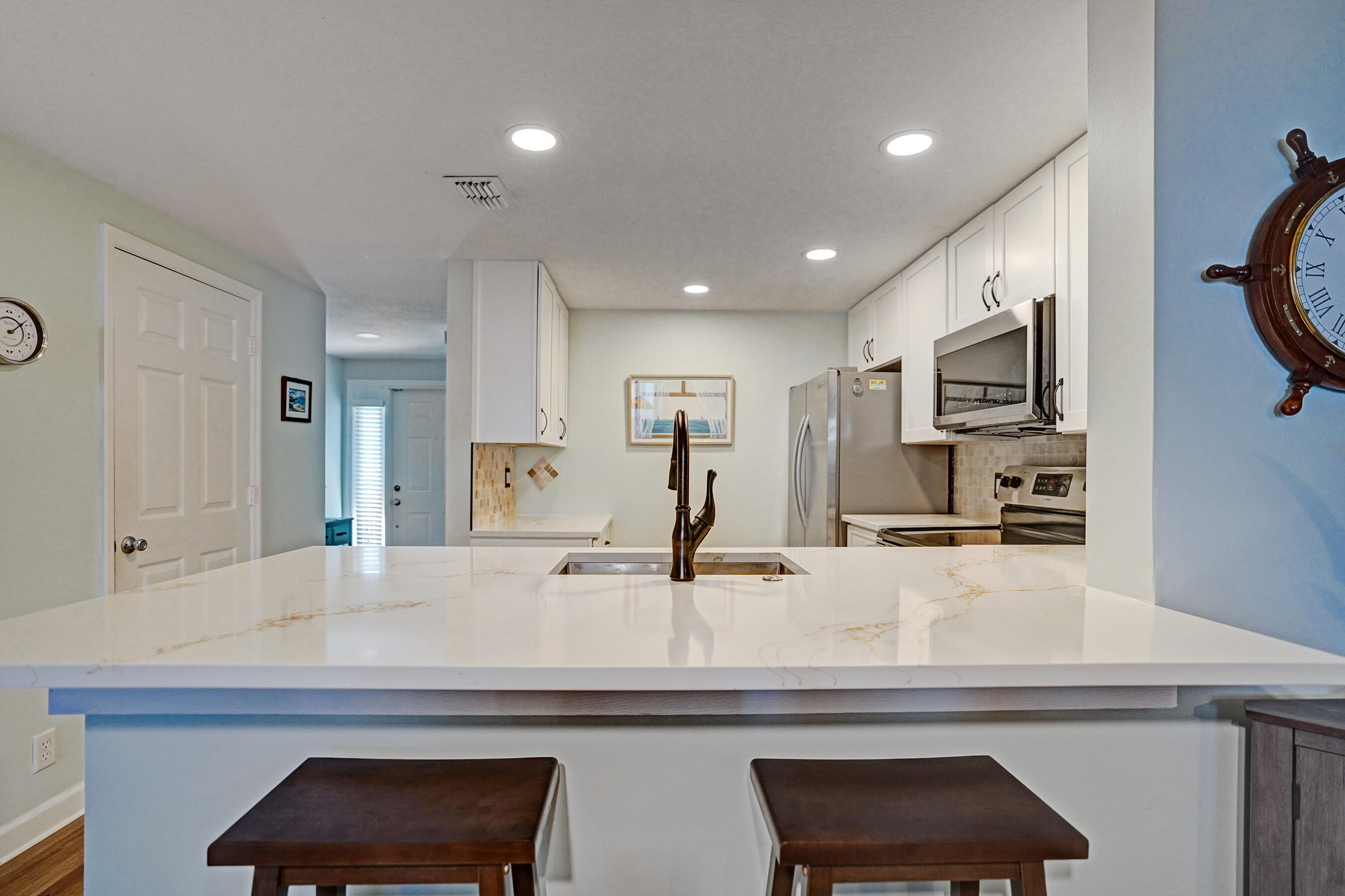 1028 Jeffery Street Boca Raton, FL 33487 - Photo 5 of 85 DSC08056