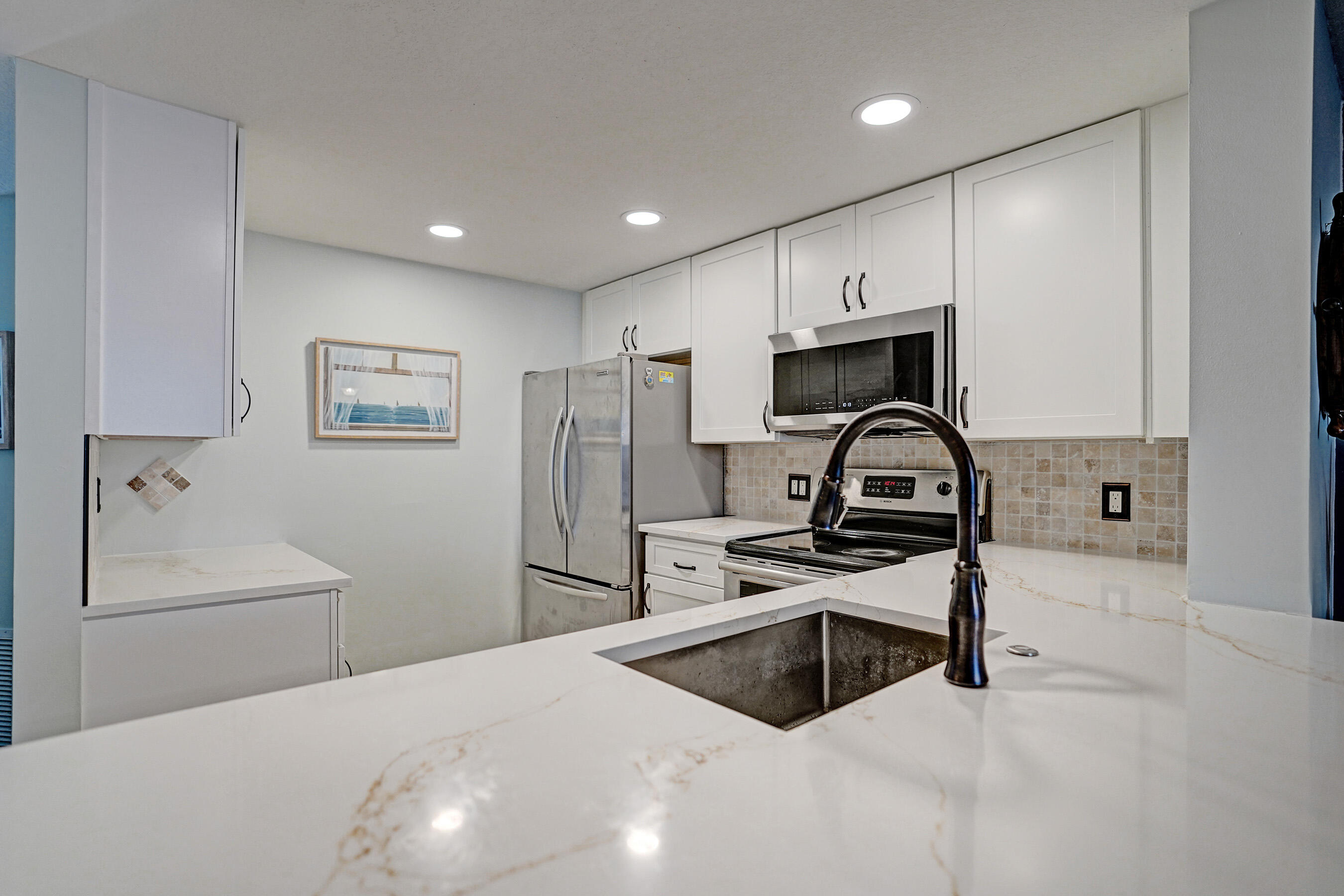 1028 Jeffery Street Boca Raton, FL 33487 - Photo 8 of 85 DSC08065