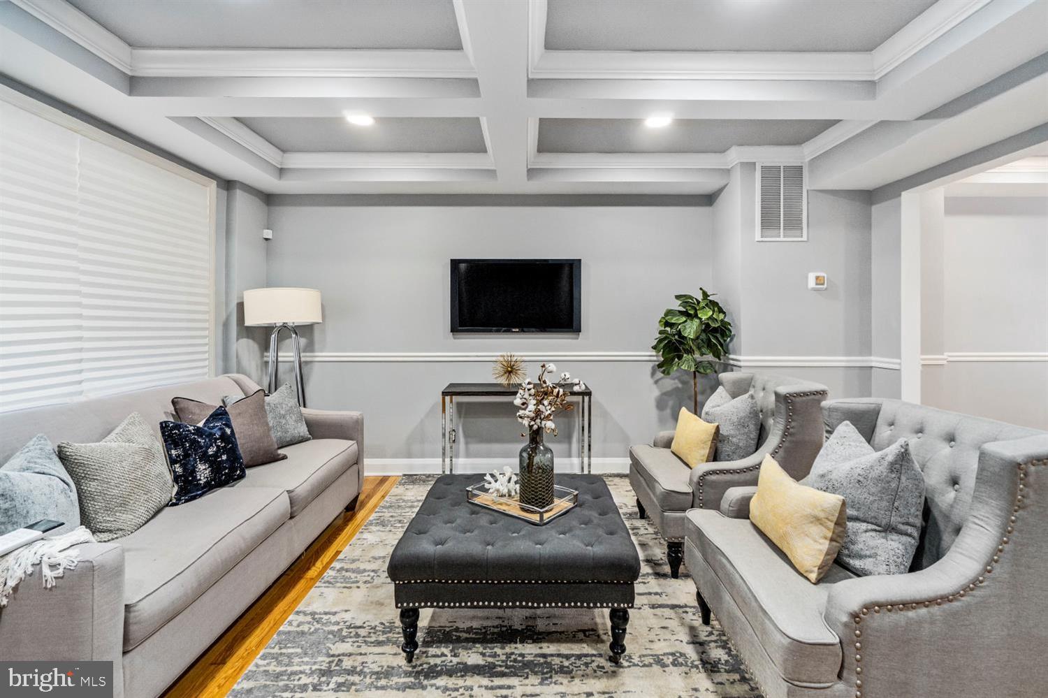 911 Wicklow Road Baltimore, MD 21229 - Photo 2 of 40