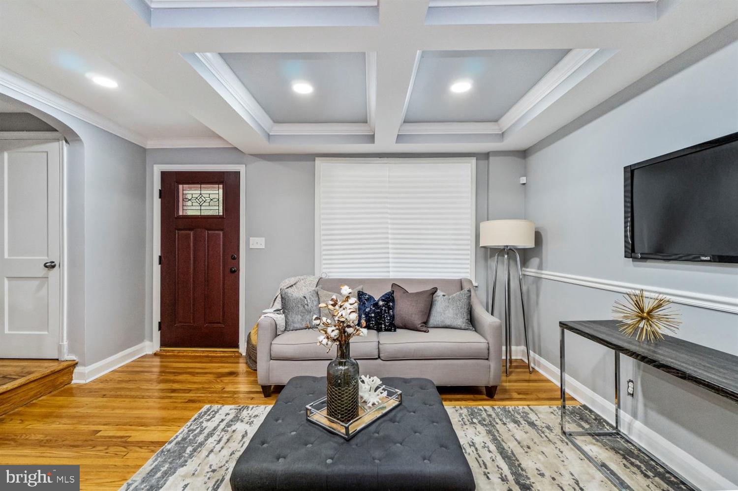 911 Wicklow Road Baltimore, MD 21229 - Photo 3 of 40