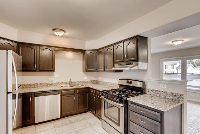 205 Lexington Drive Bolingbrook, IL 60440 - Photo 4 of 17