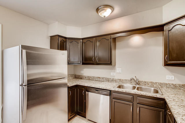 205 Lexington Drive Bolingbrook, IL 60440 - Photo 5 of 17