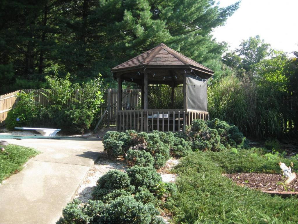 1081 Hidden Valley Road Kingsport, TN 37663 - Photo 4 of 24 GAZEBO LUSH LANDSCAPING