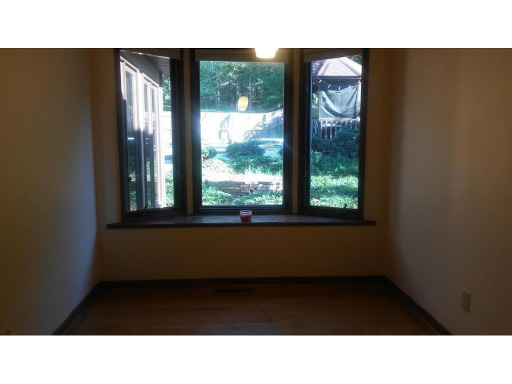 1081 Hidden Valley Road Kingsport, TN 37663 - Photo 8 of 24 BREAKFAST RMBAY WINDOWPOOL