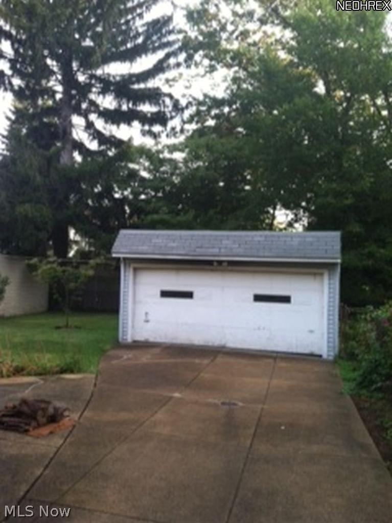 1157 Erieview Road Cleveland Heights, OH 44121 - Photo 3 of 10