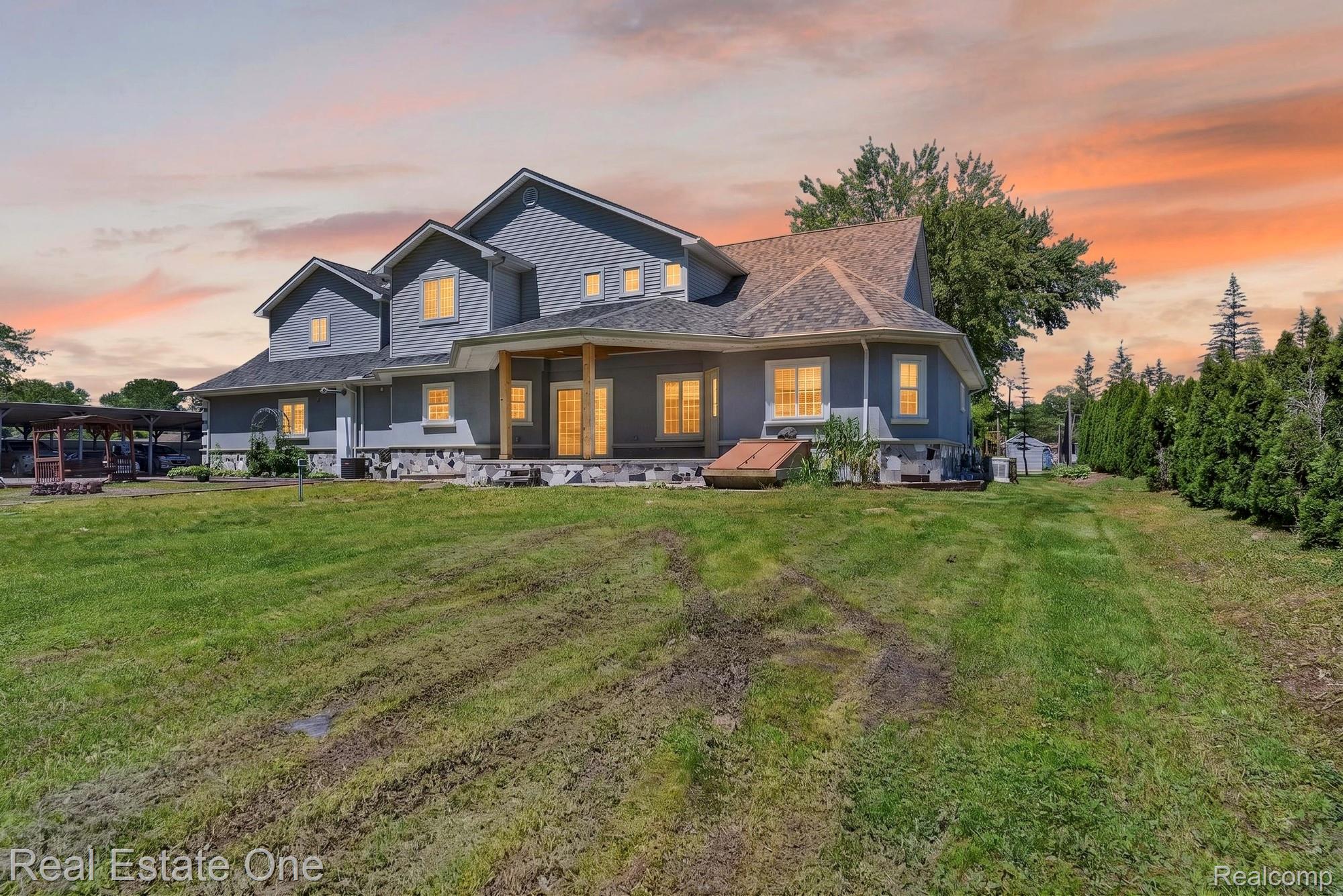 26987 Crawford Road Romulus, MI 48174 - Photo 5 of 51 metro shores media_009.jpg