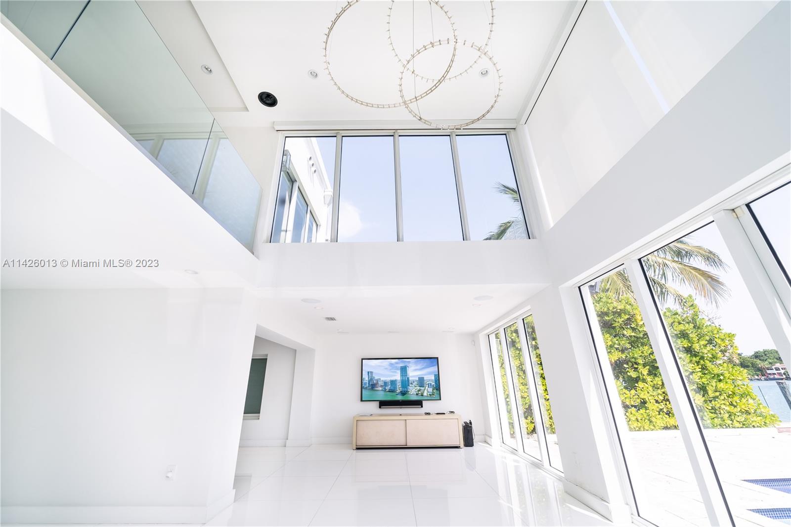 Palm Island Miami Beach, FL 33139 - Photo 15 of 50 a view of a entryway