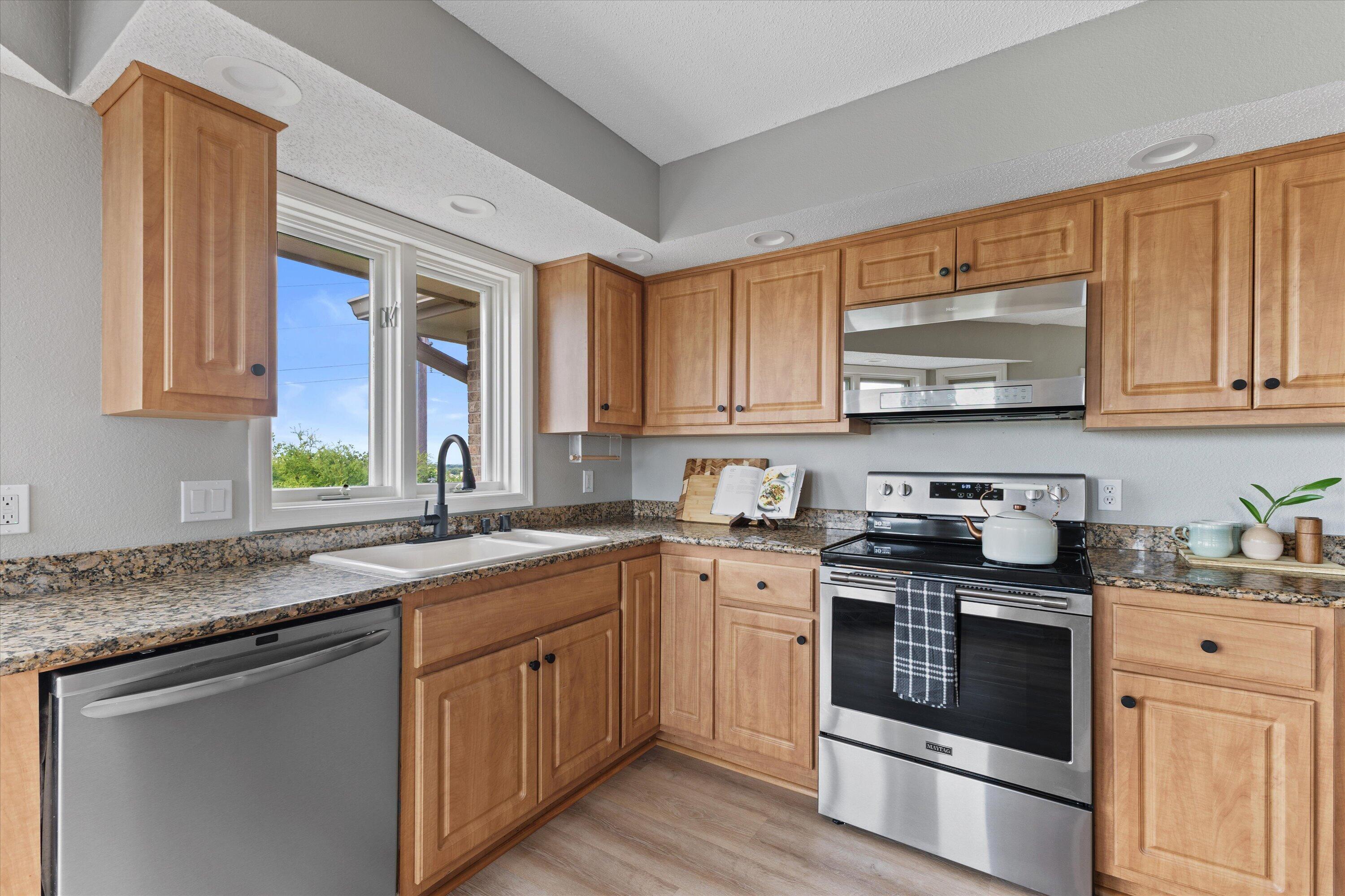 N14-w30046 High Ridge Road Delafield, WI 53072 - Photo 17 of 56 Kitchen