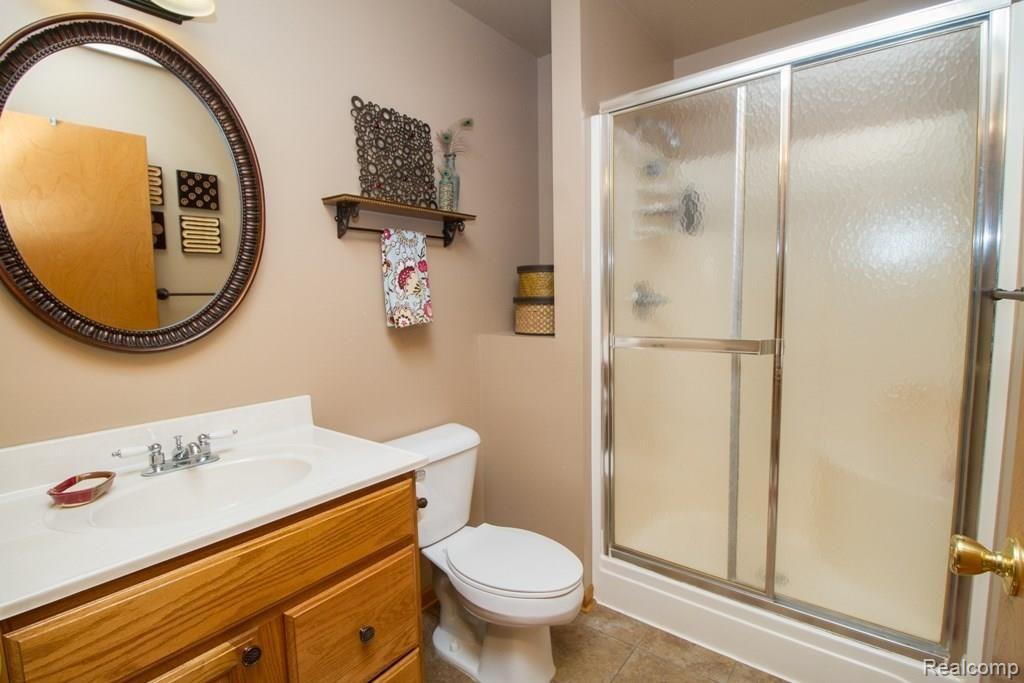 5688 Crescent Road Waterford, MI 48327 - Photo 24 of 46 BathroomML.jpg