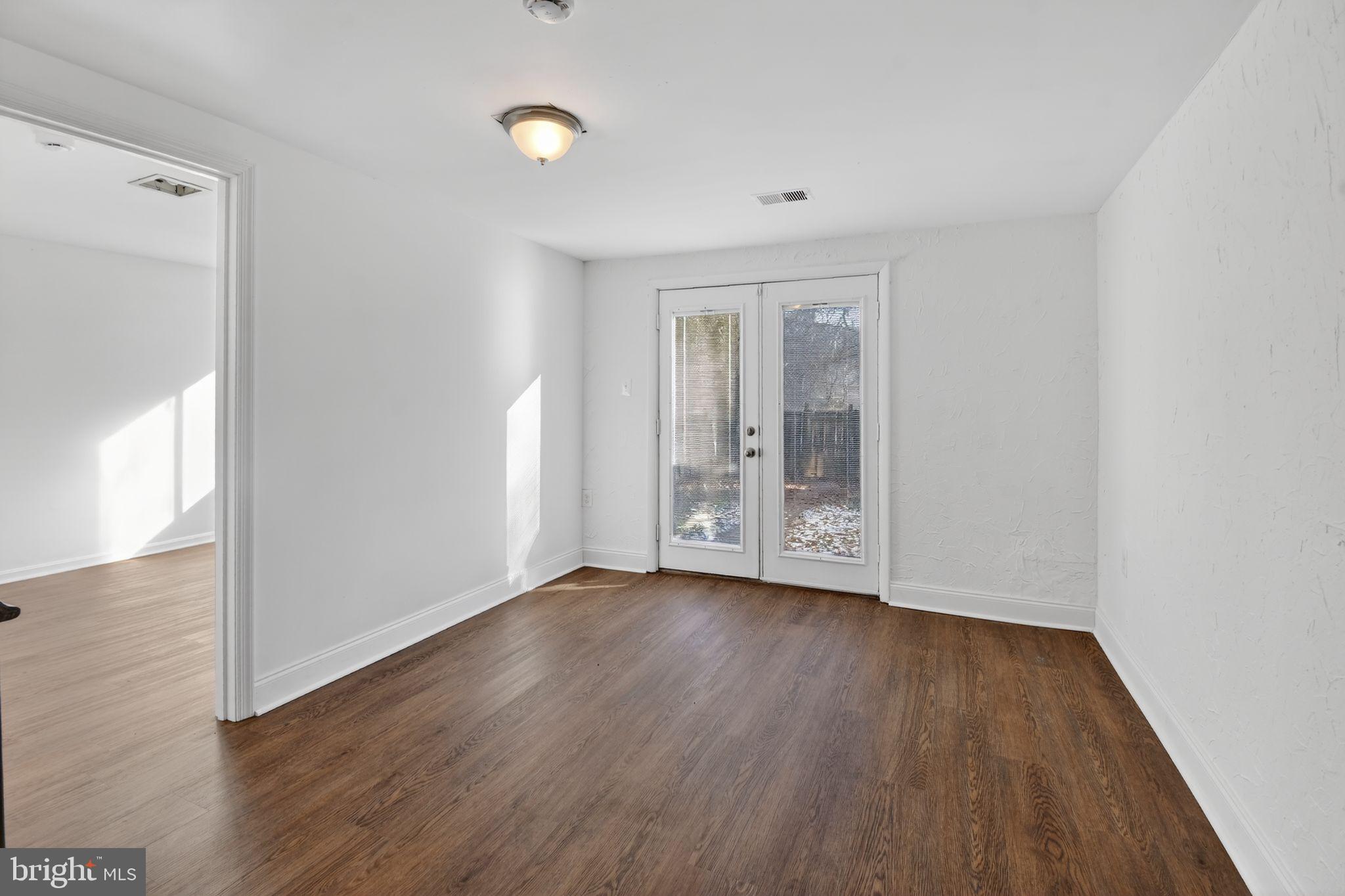 8912 Centerway Road Gaithersburg, MD 20879 - Photo 4 of 33