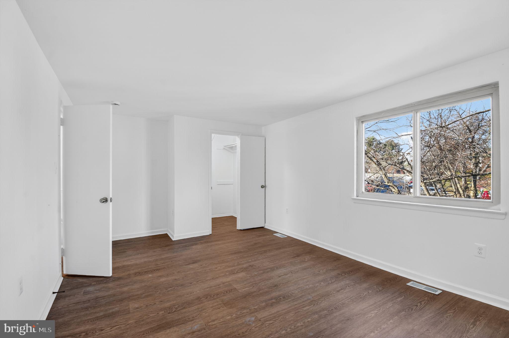 8912 Centerway Road Gaithersburg, MD 20879 - Photo 5 of 33