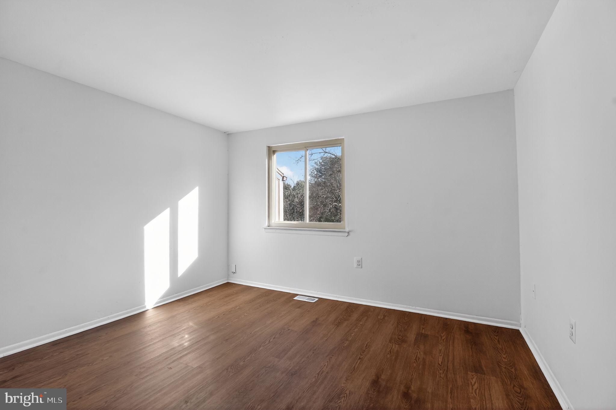 8912 Centerway Road Gaithersburg, MD 20879 - Photo 9 of 33