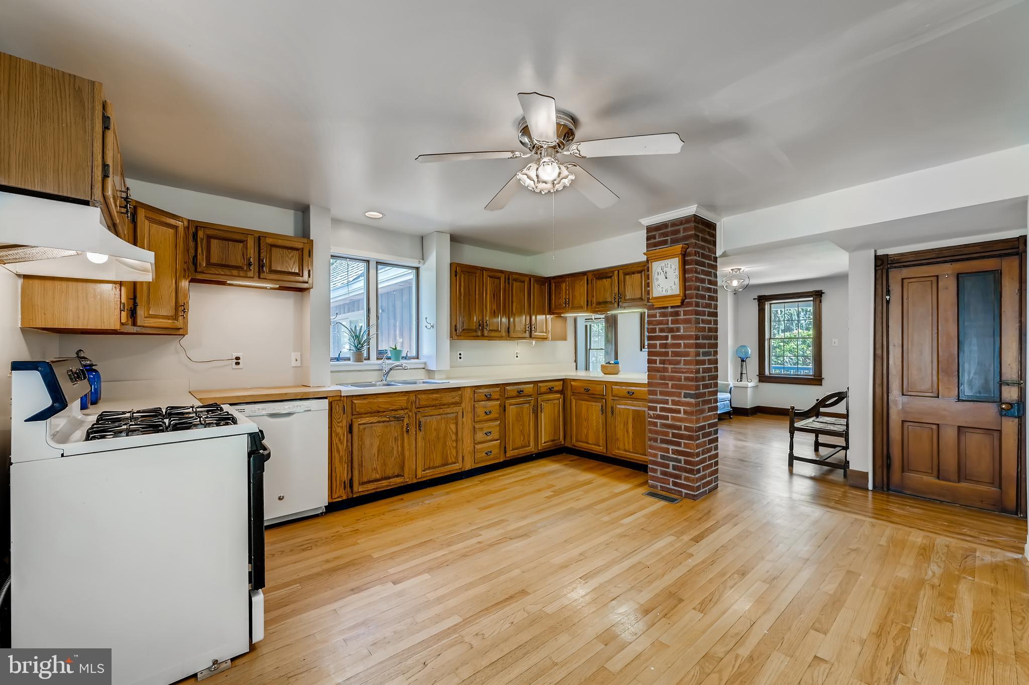 82 Ritters Lane Owings Mills, MD 21117 - Photo 15 of 39 Kitchen