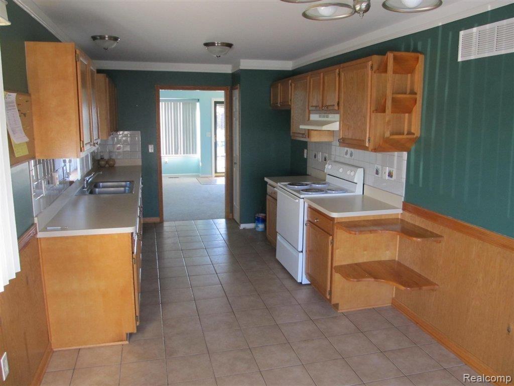 18528 Reed Street Melvindale, MI 48122 - Photo 2 of 15 Large Kitchen.JPG