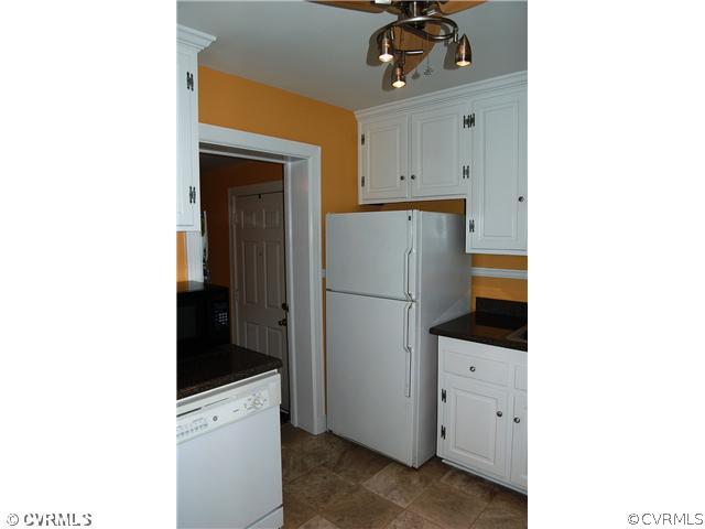 2804 Kenmore Road Henrico, VA 23228 - Photo 12 of 21 Kitchen