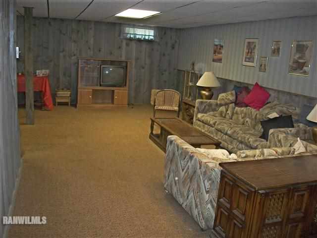1607 West Fairview Road Freeport, IL 61032 - Photo 4 of 12 Gallery Image 4