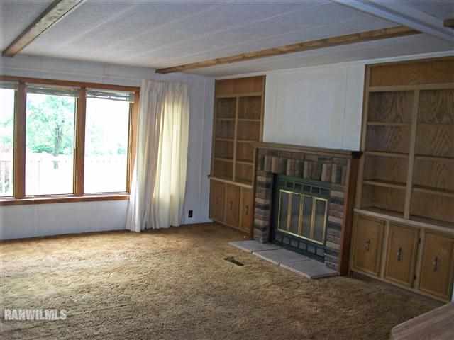 1607 West Fairview Road Freeport, IL 61032 - Photo 6 of 12 Gallery Image 6