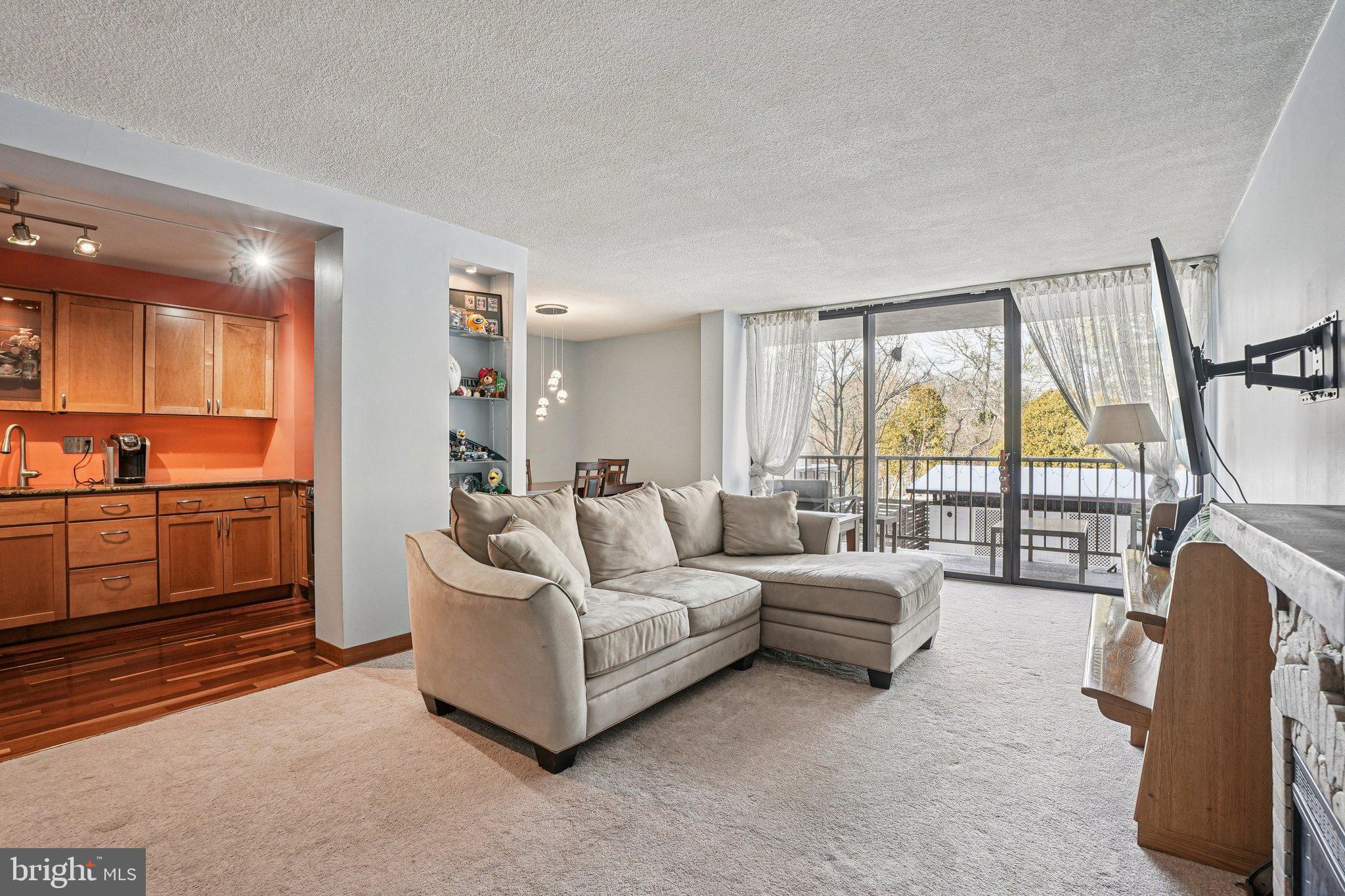 801 Yale Avenue, Unit 628 Swarthmore, PA 19081 - Photo 5 of 29 Living Room