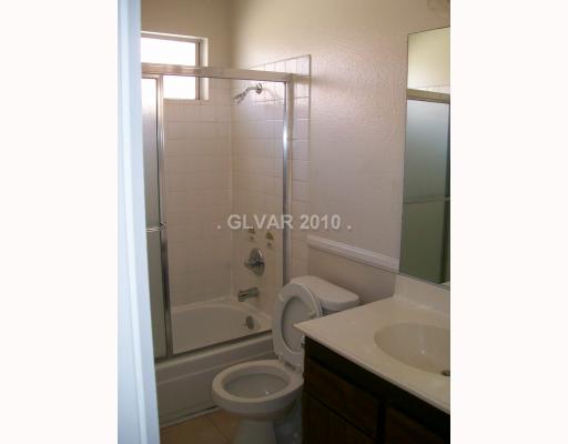 1765 Jupiter Court, Unit B Las Vegas, NV 89119 - Photo 5 of 9 Master Bath/Spa.