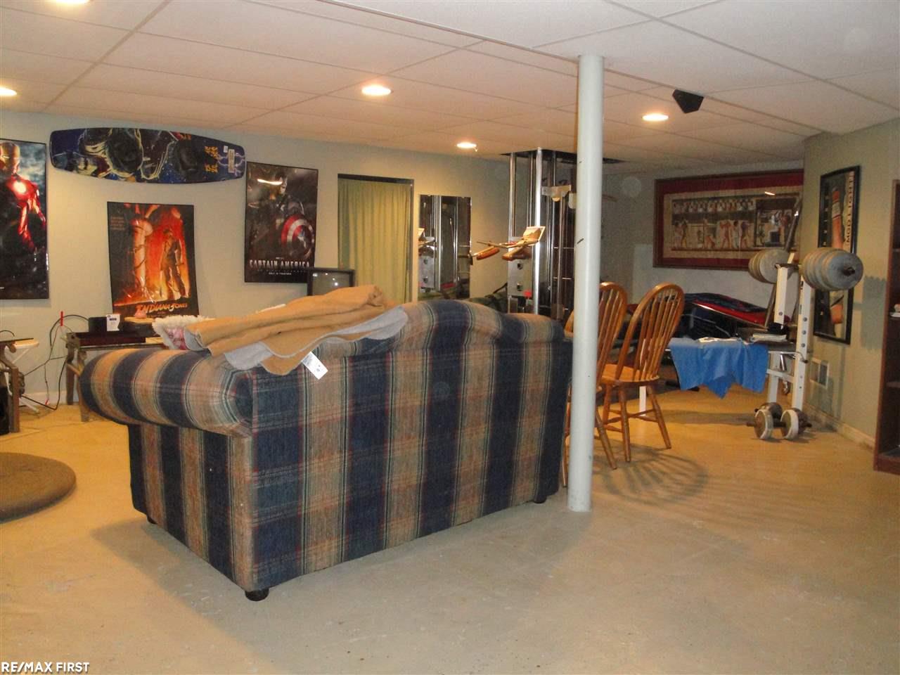 1459 Hampton Road Mount Clemens, MI 48043 - Photo 13 of 19 31307856-12.JPG