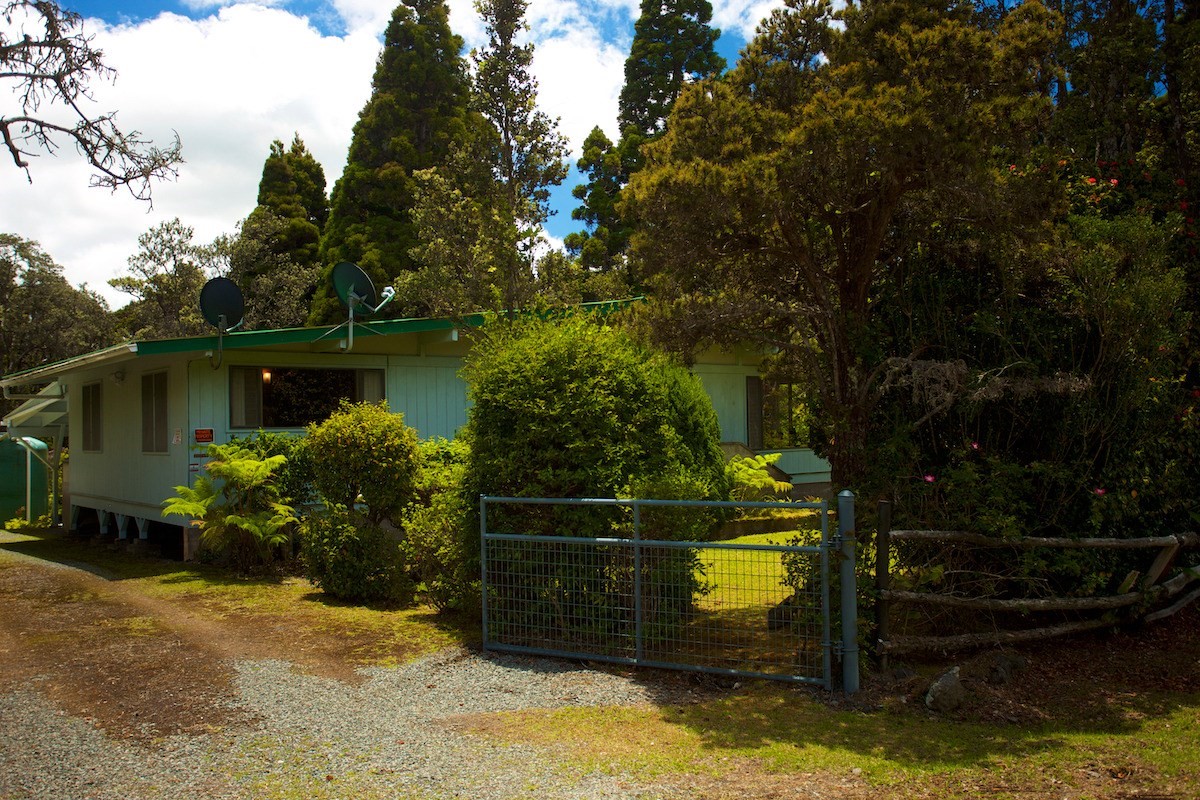 19-4096 Wright Road Volcano, HI 96785 - Photo 1 of 23 a view of a garden