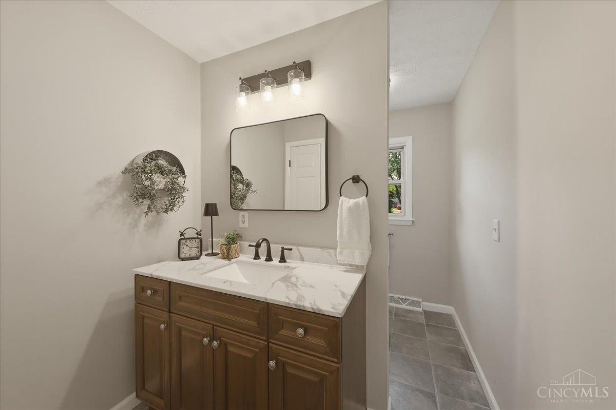 6611 Hendrickson Road Middletown, OH 45044 - Photo 27 of 62