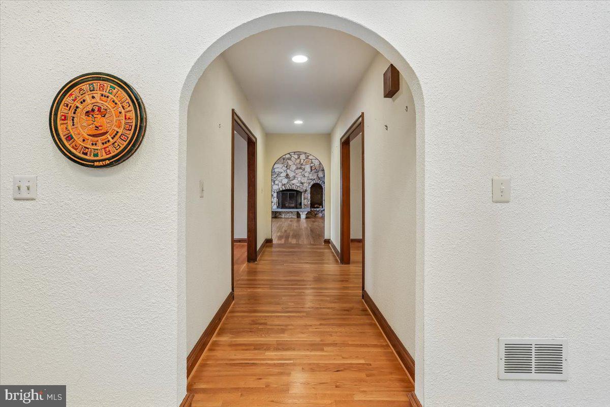 11112 Tara Road Potomac, MD 20854 - Photo 11 of 47 Hall