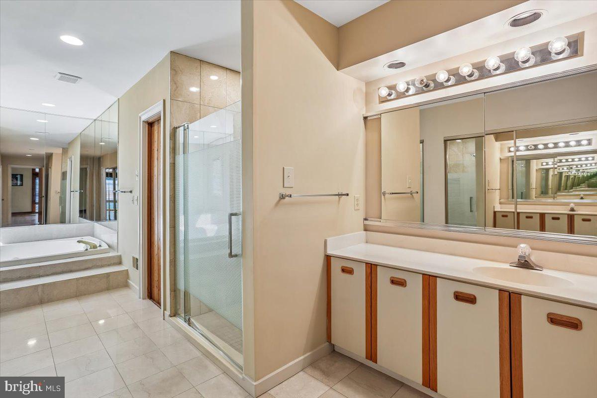 11112 Tara Road Potomac, MD 20854 - Photo 15 of 47 Primary Bath 2