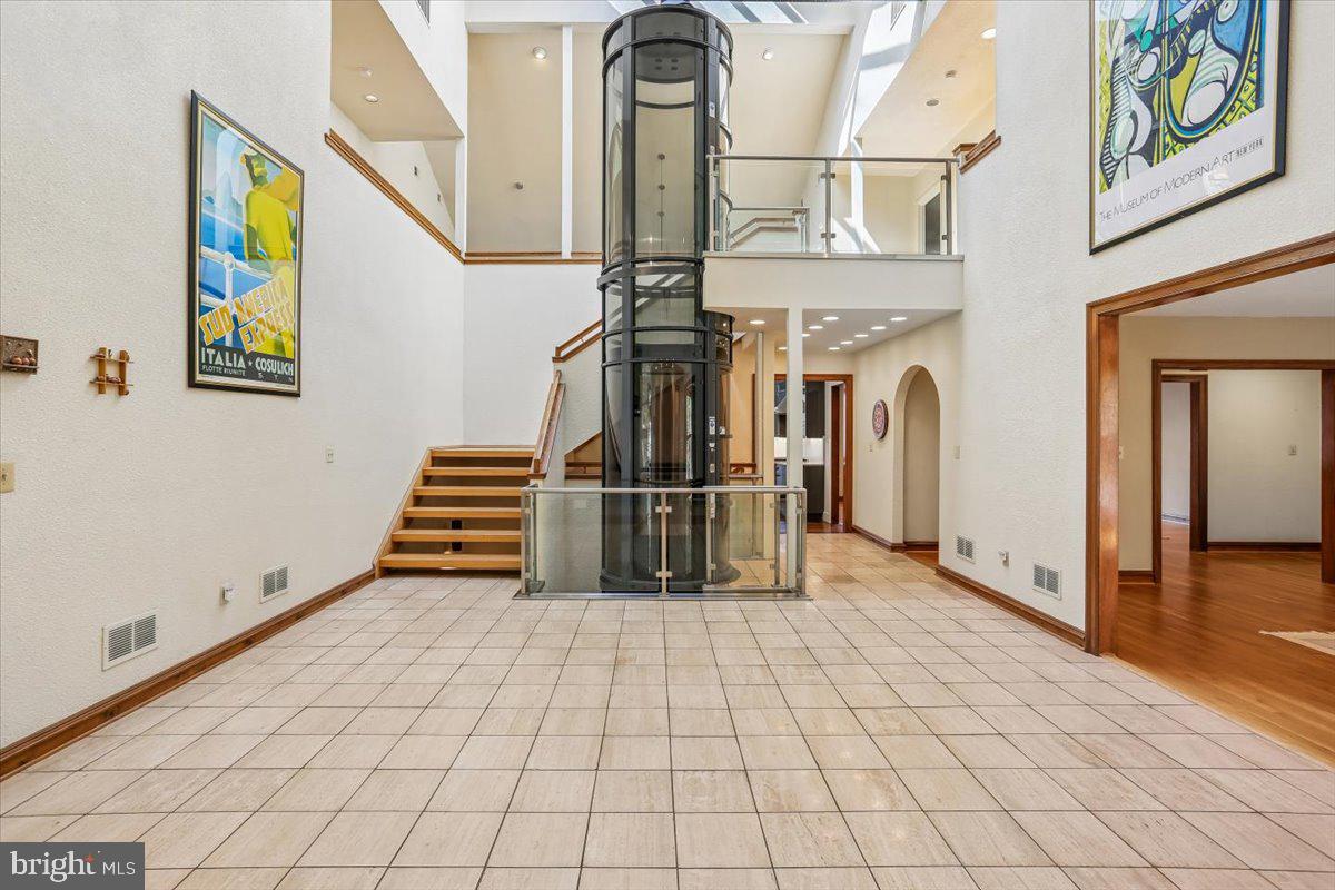 11112 Tara Road Potomac, MD 20854 - Photo 2 of 5 Entry Foyer