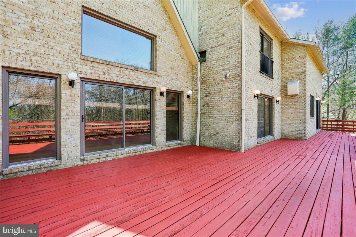 11112 Tara Road Potomac, MD 20854 - Photo 30 of 47 Deck